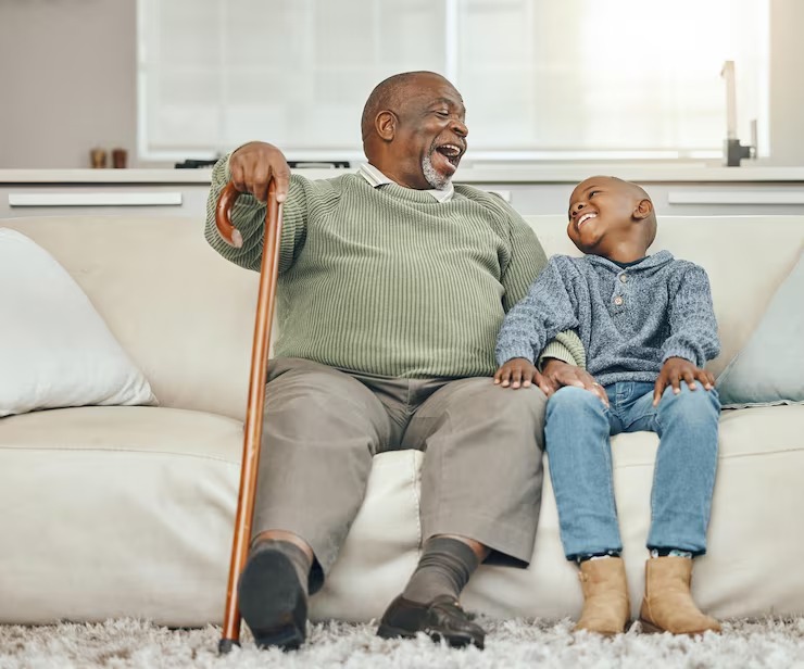 Grand-parent avec son petit-enfant